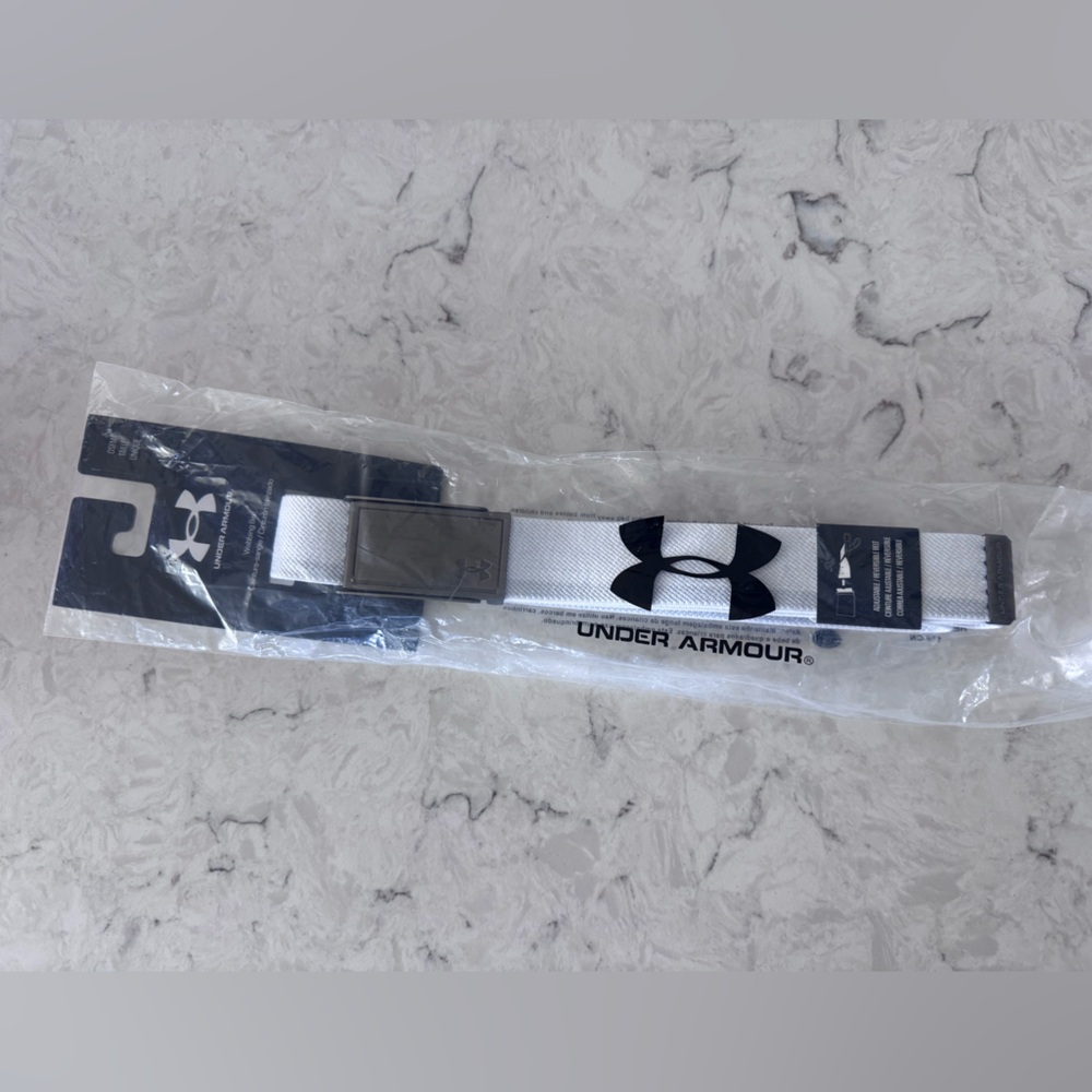 NEW WITH TAGS Under Armour White Stretchy Golf Belt
